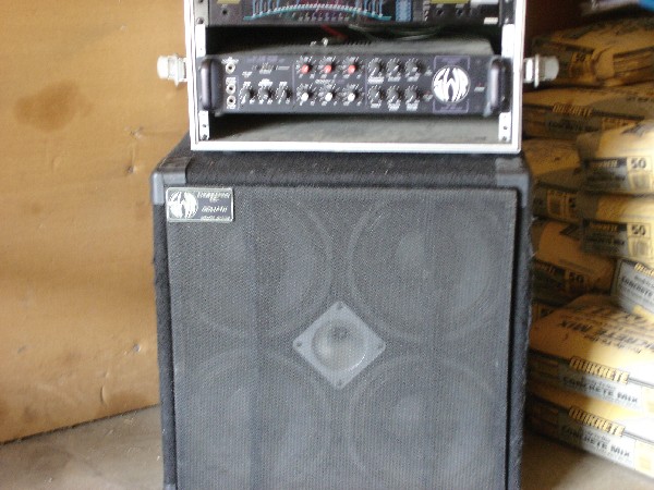 Same cabinet Oteil uses to house his Epifani speakers.